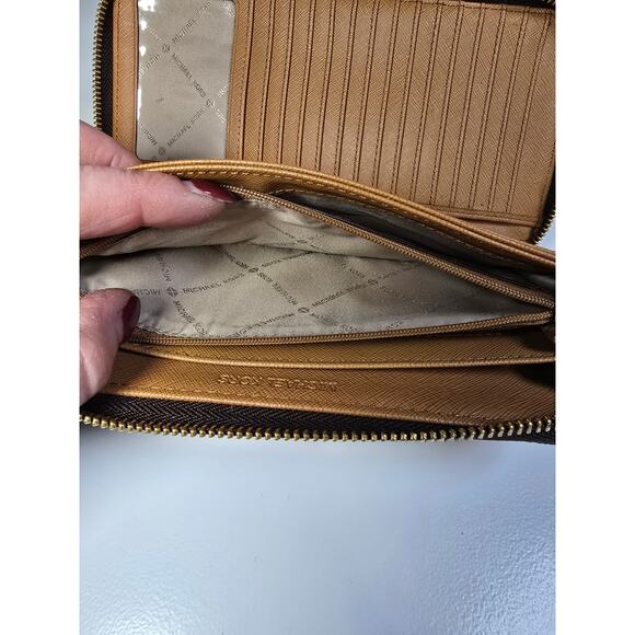 Michael Kors Jet Set Travel Large Logo Continental Wallet - Picture 4 of 5